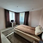 ева 招待所 *