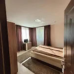 ева 招待所 *