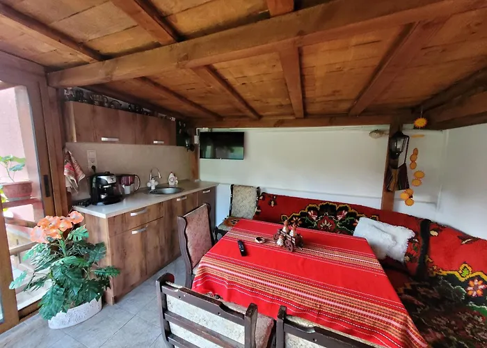 Guest house ева Madzhare